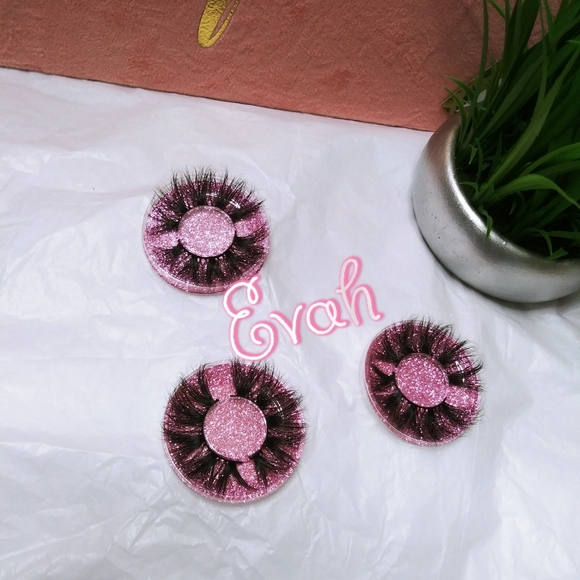 Strip Eyelashes - Picture 3 of 3